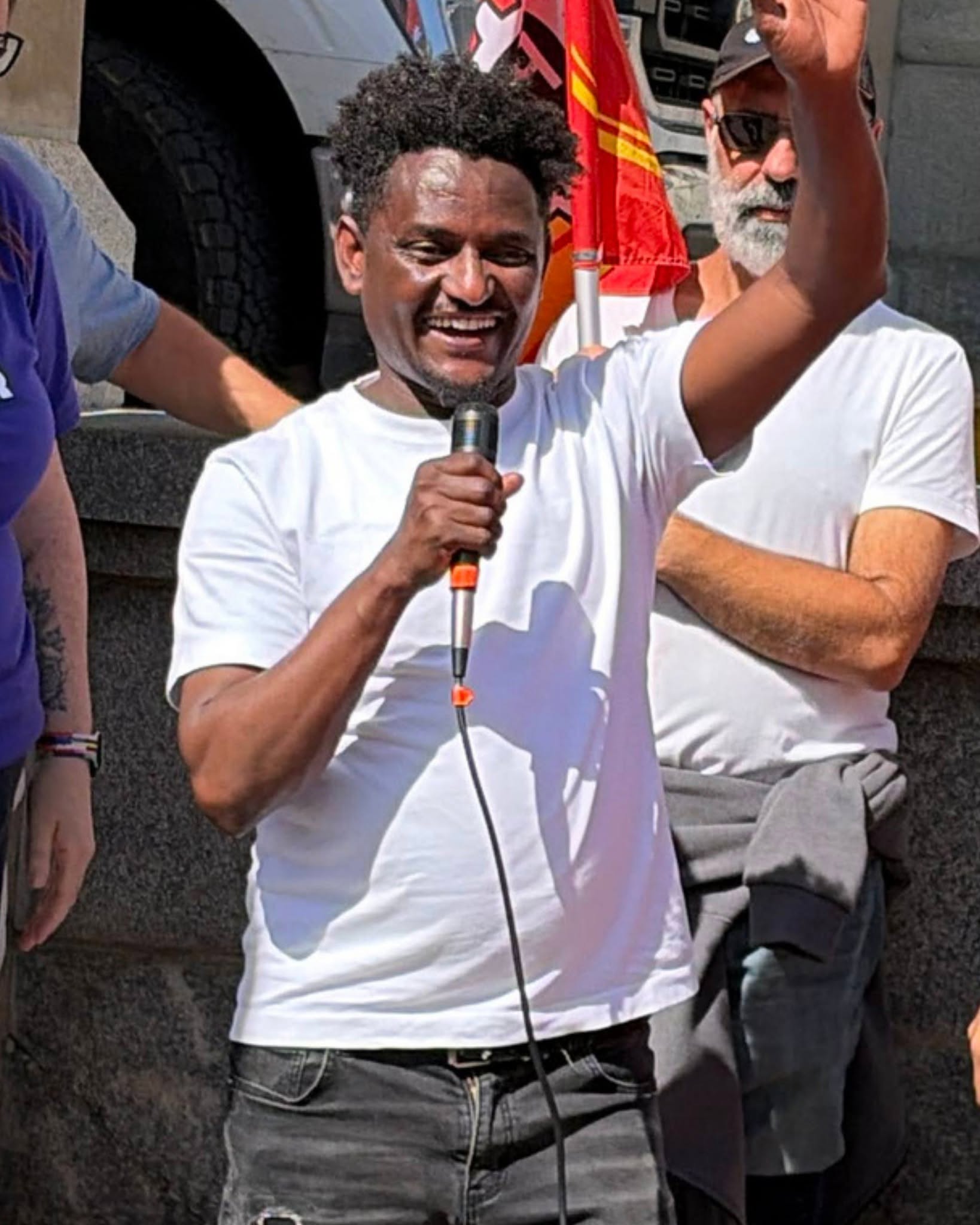 Read more about the article Fairmont Château Laurier steward reinstated after community rallies